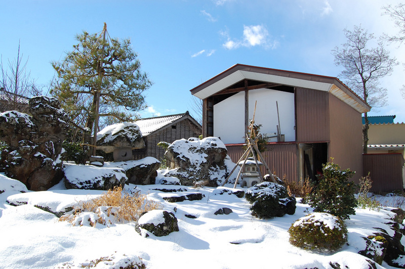 (クリックして拡大表示) つかの間の青空 青空と雪