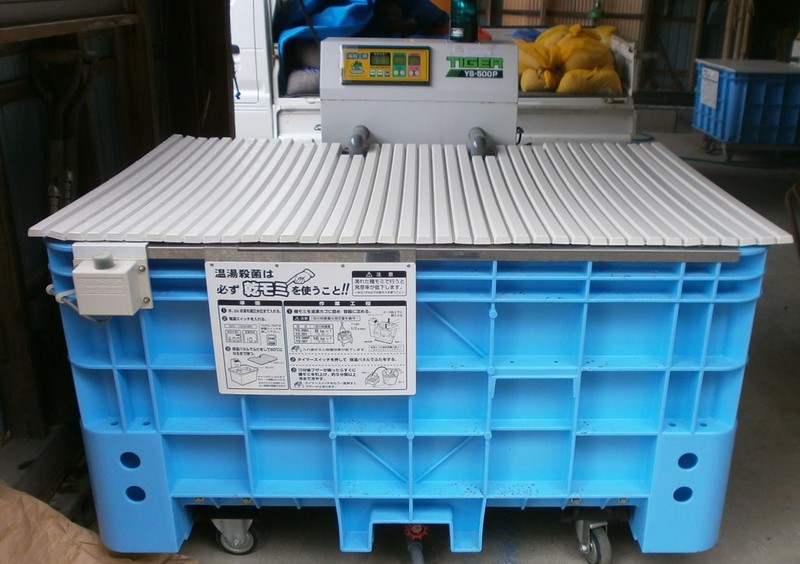 (クリックして拡大表示) 種もみの温湯消毒始める。 温湯消毒