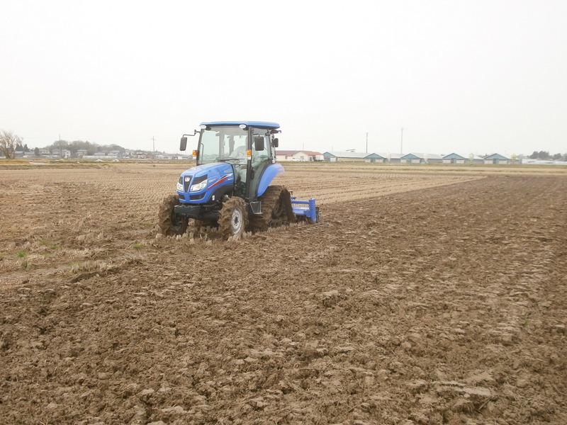 (クリックして拡大表示) 田の耕運始める。 田の耕運