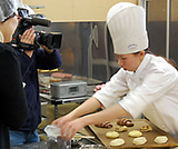 (クリックして拡大表示) 明日の夕方、TeNY(テレビ新潟)に出ます 米粉パン製作中を撮影