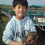 (クリックして拡大表示) 今日の収穫? なんとか素手で捕まえることができました。