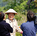 (クリックして拡大表示) 取材中につき、お静かに にこやかにインタビュー