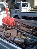 (クリックして拡大表示) トラックの荷台。 仕事に使う道具が沢山積んでます。