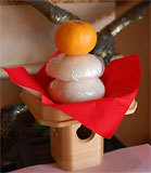 (クリックして拡大表示) 新年を祝うオケソク 手作りのオケソク(=鏡餅)