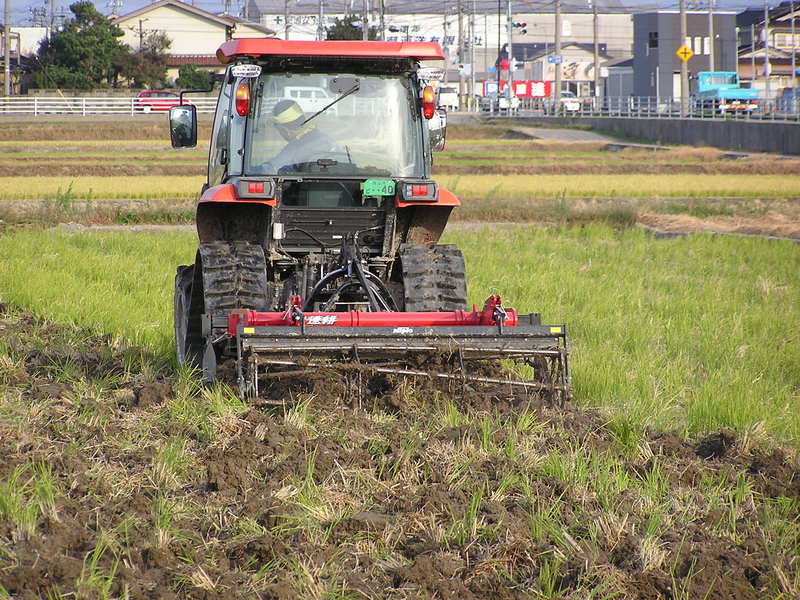 (クリックして拡大表示) 来年に向けて土作りをしています。(^O^) スピードカルチによる秋耕
