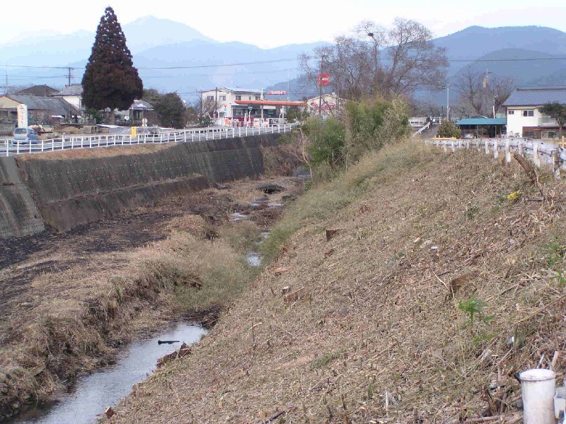 (クリックして拡大表示) ほたるのお宿 小さい頃あった川縁