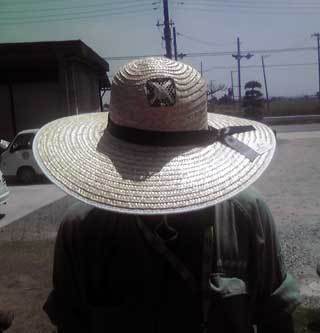 (クリックして拡大表示) これで猛暑を乗り切れる!? ファンつき麦わら帽子